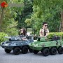 Дети, работающие на автомобилях с 2,4G remote control tank ride car со световой музыкой / детскими баттерными машинами