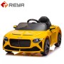 نموذج جديد من الأطفال الكهربائية للسيارات للأطفال 3-8 سنوات القديمة Ride on car with remote control toy car