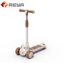 Nouveau cadeau FACTORY PRICE Fast folding Three Wheel Kids scooter avec shinning Wheels Kids scooter