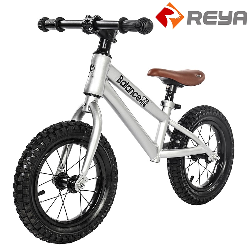 Différence de taille enfants balance bike TOY CAR